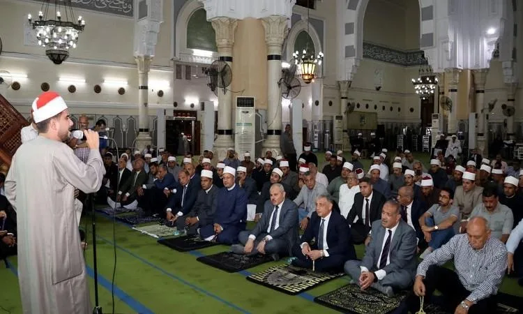 محافظ الإسماعيلية يشارك في احتفال وزارة الأوقاف بمناسبة المولد النبوي الشريف