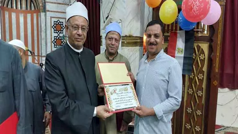 مديرية أوقاف سوهاج ت honored الزميل عمار عبدالواحد خلال احتفال بالمولد النبوي الشريف. مديرية أوقاف سوهاج ت honored الزميل عمار عبدالواحد خلال احتفال بالمولد النبوي الشريف.