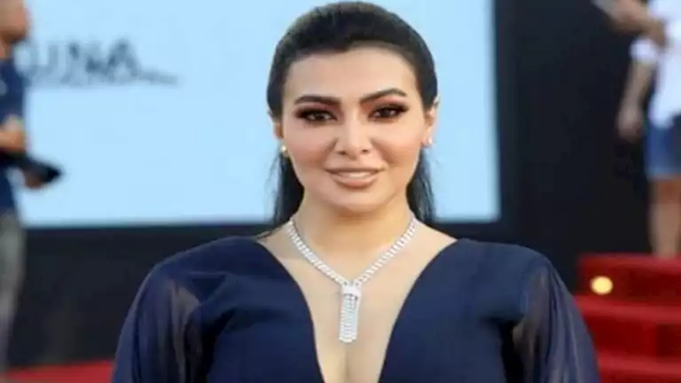 ميرهان حسين تتألق في فستان جريء وسط البحر والجمهور يلقبها بـ’الحوت الأبيض’ (صور) ميرهان حسين تتألق في فستان جريء وسط البحر والجمهور يلقبها بـ’الحوت الأبيض’ (صور)