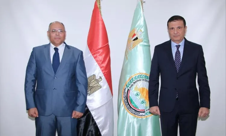 وزير الزراعة يتناقش مع السفير المصري الجديد في الكويت حول تعزيز التعاون في المجال الزراعي وزير الزراعة يتناقش مع السفير المصري الجديد في الكويت حول تعزيز التعاون في المجال الزراعي