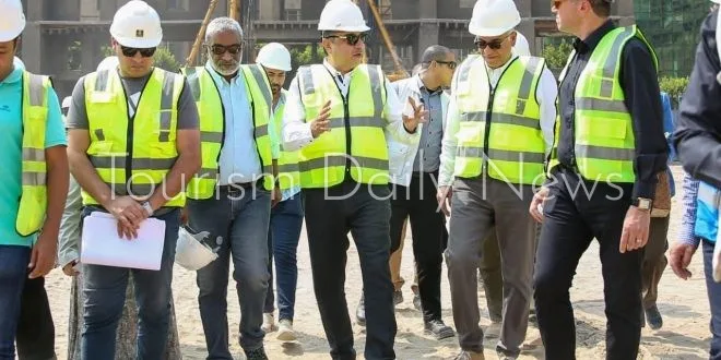 وزير قطاع الأعمال يتفقد مشروع إعادة تأهيل فندق الكونتيننتال التاريخي وزير قطاع الأعمال يتفقد مشروع إعادة تأهيل فندق الكونتيننتال التاريخي